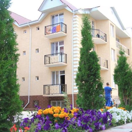 Brandhouse Hotel Bosteri Esterno foto